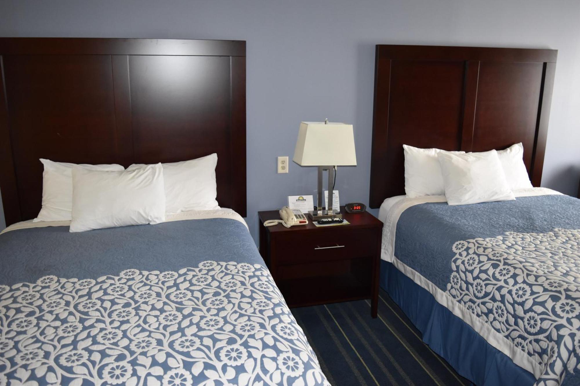 Days Inn By Wyndham Grand Island Room photo